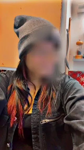 Andrea, 32