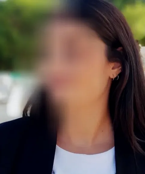 Astrid, 33
