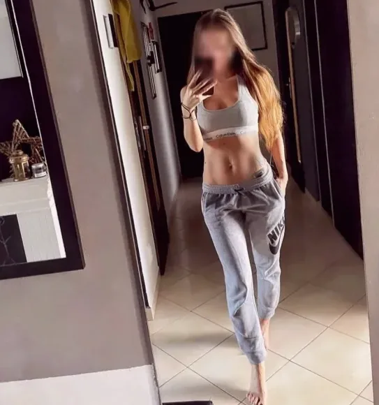 Clara, 28