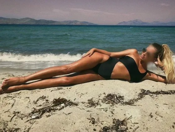 Ella, 35
