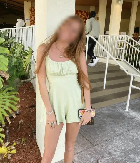 Emina, 19