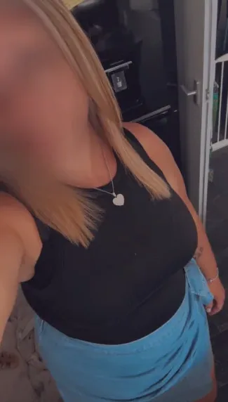 Simone, 28