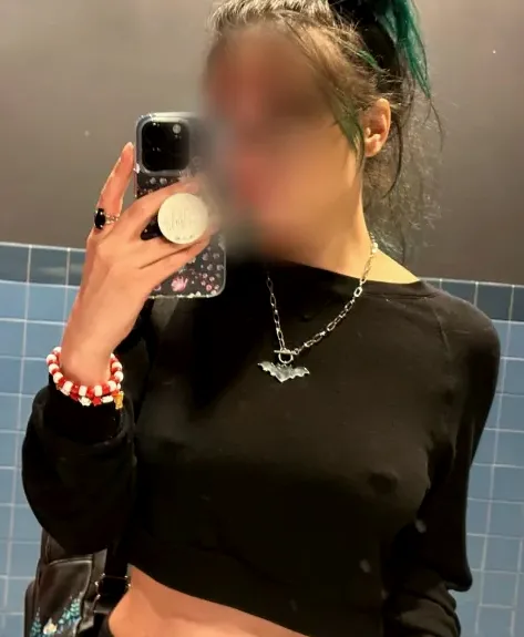 Sofia, 28